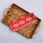 Čelenka na turistiku: Čičmany červená